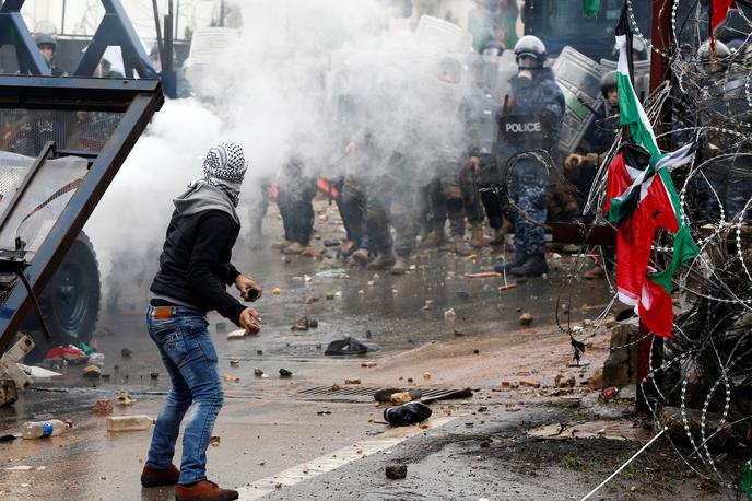 Nasilni protesti v Bejrutu | Foto Reuters