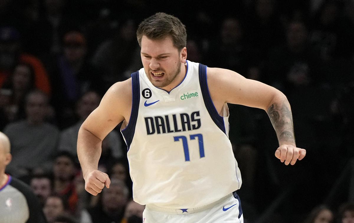 Luka Dončić gleženj | Luka Dončić si je na tekmi proti Phoenixu poškodoval levi gleženj. | Foto Reuters