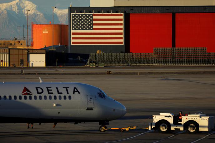 Delta Airlines, Delta | Kabinsko osebje je poročalo o vibracijah, je sporočila Zvezna agencija za letalstvo, ki preiskuje incident.  | Foto Reuters