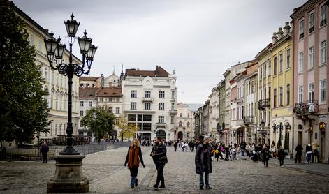 Po ulicah Lvova: od gostiln, ki so hkrati zaklonišča, do streljanja na Putina #foto #video