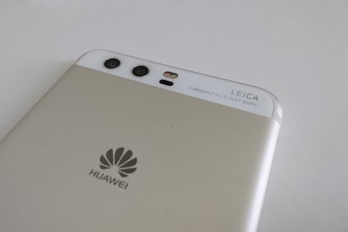 Pri razvoju fotoaparata za pametni telefon Huawei P10 je znova sodelovalo svetovno znano fotografsko podjetje Leica. | Foto: Matic Tomšič