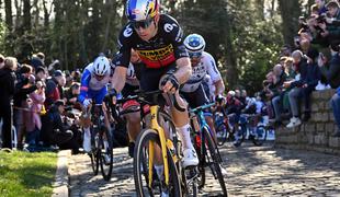 Van Aert pokazal mišice v Belgiji, Mohorič garal za Colbrellija