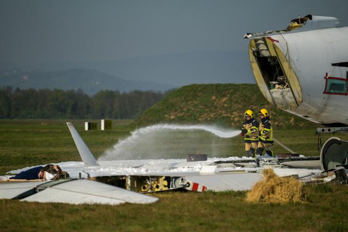 vaja gašenja na letališču Cerklje ob Krki | Foto: STA