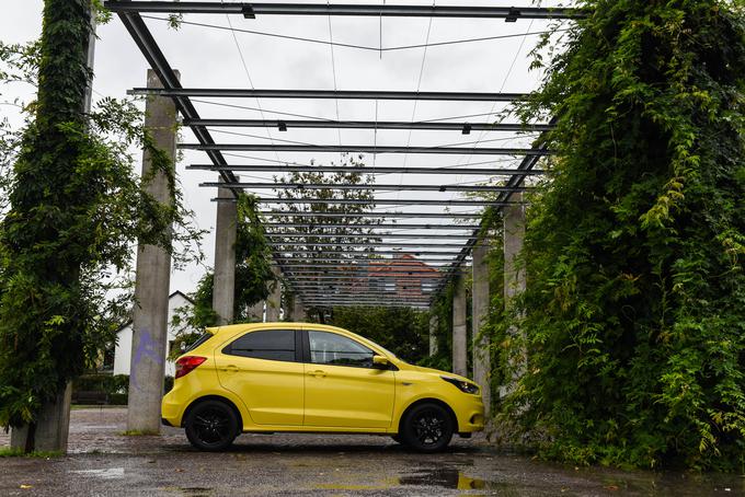 Ka+ je dolg skoraj štiri metre ter stavi na prostorno potniško kabino in igrive vozne lastnosti. | Foto: Gašper Pirman