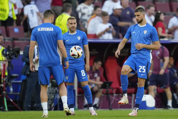 Na Euru še ni dočakal priložnosti za nastop. Tako se je ogreval pred srečanjem med Slovenijo in Anglijo v Kölnu. | Foto: Guliverimage