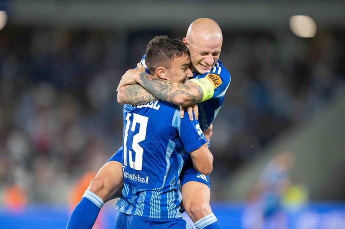 Slovan Celje | Nogometaši Slovana so v kvalifikacijah za ligo prvakov izločili Celjane. Tako sta se drugega zadetka veselila strelec David Strelec in kapetan Vladimir Weiss ml. | Foto Guliverimage