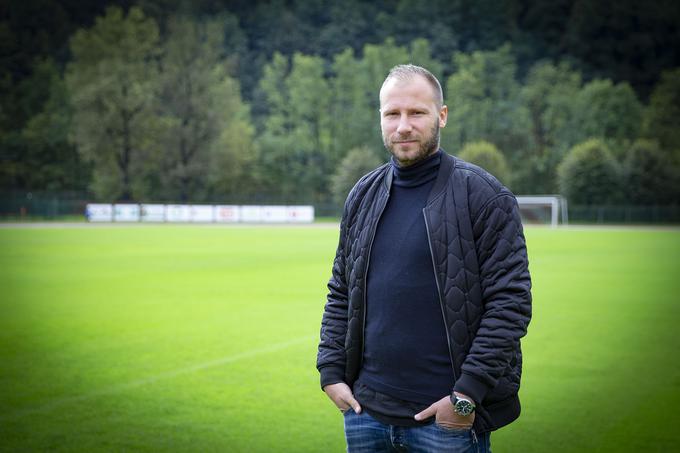 Džengis Čavušević se na tekmah Slovana, kjer si je predzadnjo domačo tekmo z Izolo ogledalo na Kodeljevem kar 800 gledalcev, včasih preizkuša tudi kot napovedovalec. | Foto: Ana Kovač