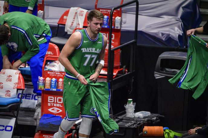 Luka Dončić | Pot ne pelje v smer, v katero bi si želel Luka Dončić. | Foto Reuters