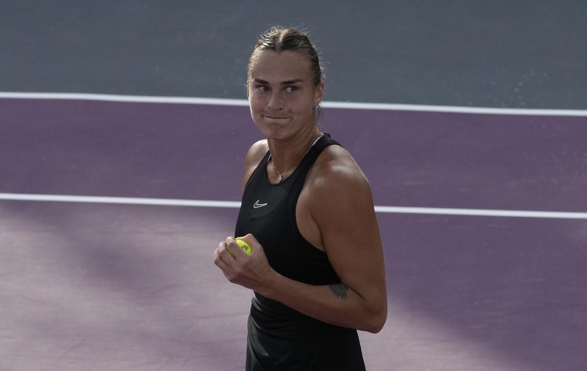 Arina Sabalenka | Belorusinja Arina Sabalenka se bo v polfinalu finalnega turnirja WTA pomerila s Poljakinjo Igo Swiatek. Zmaga ji bo prinesla tudi končno prvo mesto na lestvici WTA. | Foto Guliverimage