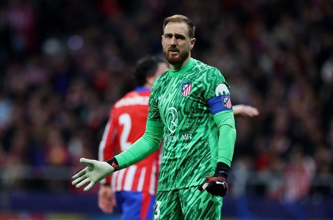 Jan Oblak, ki je kot kapetan v torek pomagal Atleticu do zmage nad Bayerjem (2:1), bo zaigral v izločilnem delu lige prvakov. | Foto: Reuters