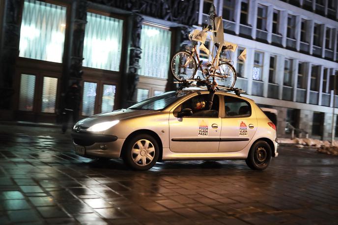 Protest v Ljubljani | Udeleženci shoda so v avtomobilih krožili po središču Ljubljane. | Foto STA