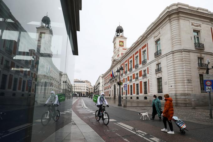 Rast števila potrjenih okužb z novim koronavirusom se v Španiji upočasnjuje. | Foto: Reuters