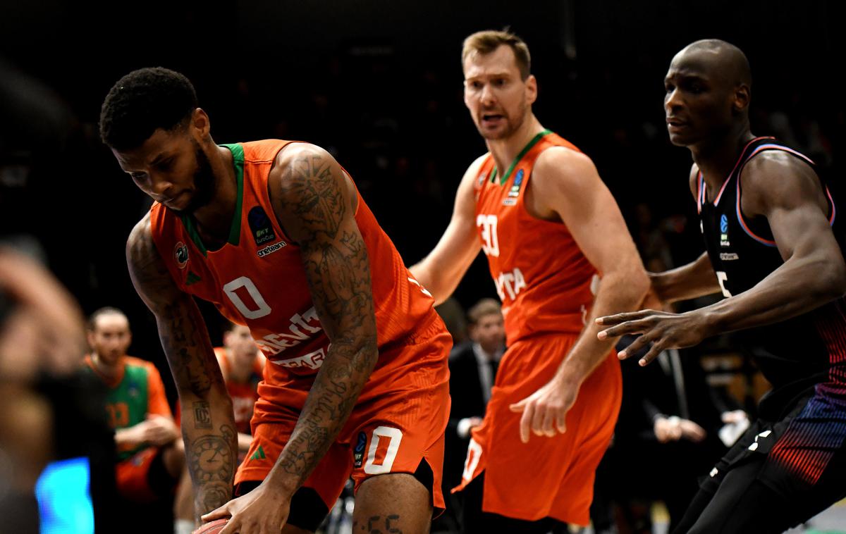 EuroCup: Paris Basketball - Cedevita Olimpija | Cedevita Olimpija je s pravim polomom v Parizu končala evropsko sezono. | Foto Tine Ružič/Cedevita Olimpija