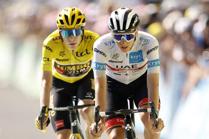 Tadej Pogačar, Joinas Vingegaard, TDF22 | Tadej Pogačar je danes poskusil z napadi, pri tem pa opazoval konkurenco in marsikaj ugotovil. | Foto Reuters