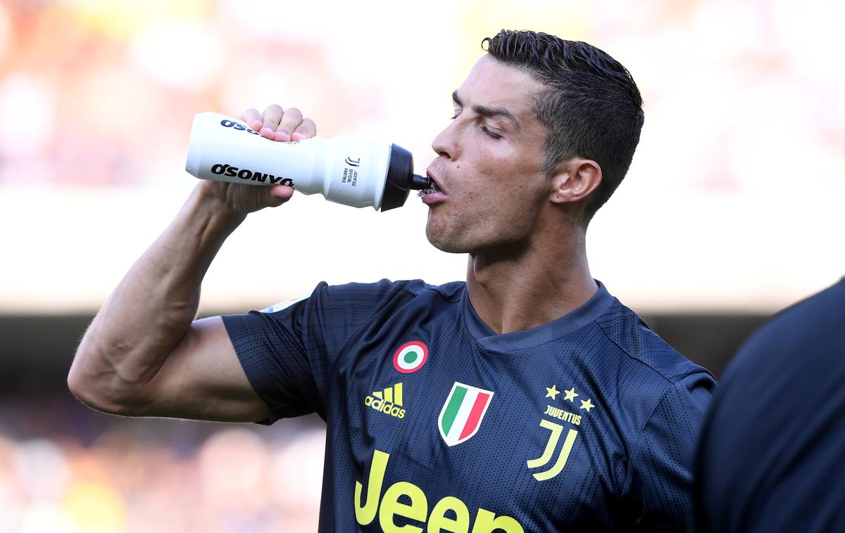 Cristiano Ronaldo | Sin Cristiana Ronalda, ki še čaka na prvi zadetek v serii A, tako kot oče po novem nosi dres Juventusa. | Foto Reuters