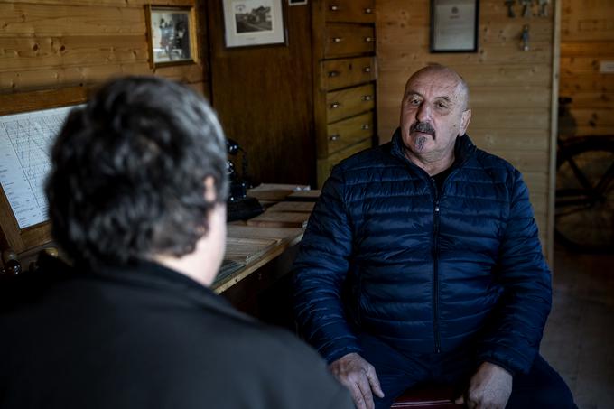 Podpredsednik Društva za ohranjanje dediščine Prleški železničar Janko Korpar je ustvarjal prav vsak delček današnje podobe in zbirke "Stanice". | Foto: Ana Kovač