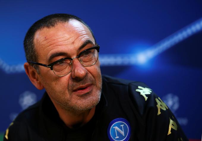 Trener Napolija Maurizio Sarri se veseli nastopa pred bučnim občinstvom, ki komaj čaka na začetek dvoboja. | Foto: Reuters