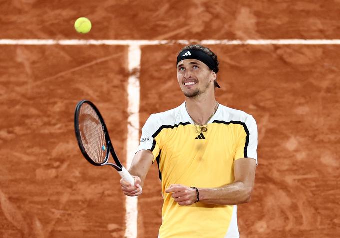 Alexander Zverev je v zadnjem nizu zaostajal že z 1:4, a se vendarle rešil. | Foto: Reuters