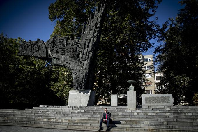 "Če ljudje ne čutijo odgovornosti na lastnih ramenih, ne moremo pričakovati, da se bodo osvobodili ruševin komunizma." | Foto: Ana Kovač