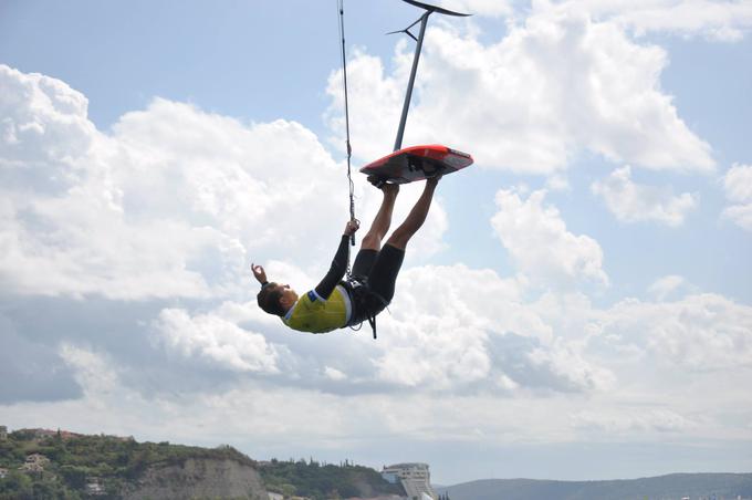 Skočil je že okoli 20 metrov v zrak. | Foto: tonivodisek.com