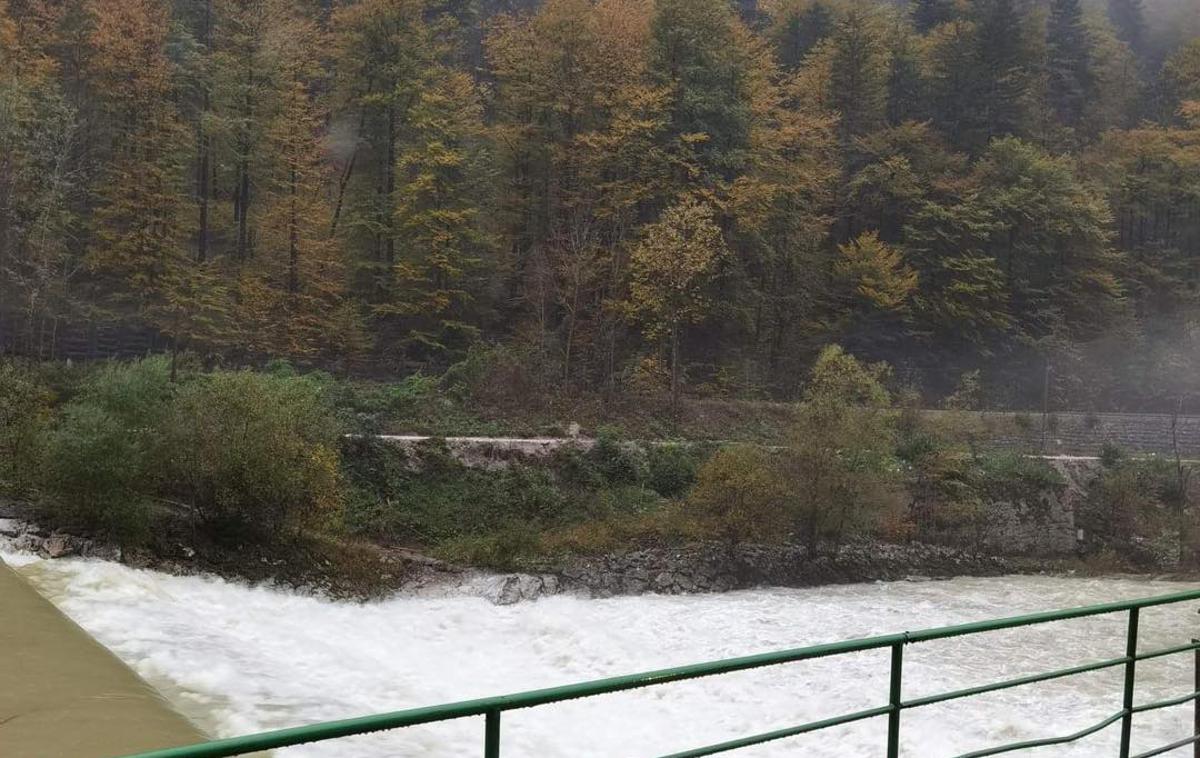 deževje Bohinj | Vodotoki na zahodu države so v kratkem času izrazito narasli. | Foto Neurje.si/Miha Žvegelj