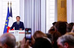 Emmanuel Macron prisegel za drugi predsedniški mandat