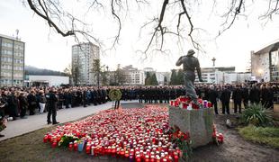 Nepregledna množica v slovo trem rudarjem #video #foto