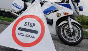 Motorist v bolnišnici podlegel poškodbam