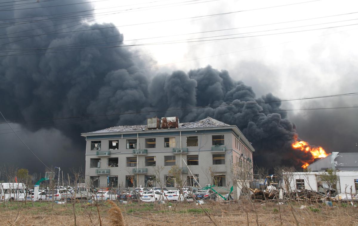 Eksplozija na Kitajskem | Po zadnjih podatkih je eksplozija v kemični tovarni na vzhodu Kitajske zahtevala 78 smrtnih žrtev. Ranjenih je bilo kar 640 ljudi. | Foto Reuters