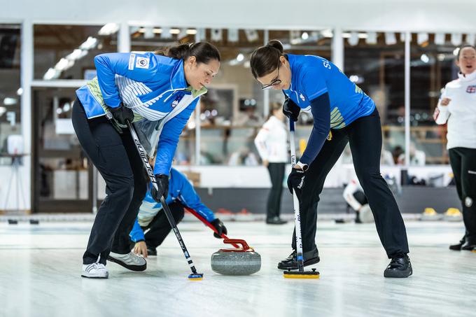 Nina Kremžar in Nadja Pipan na evropskem prvenstvu skupine B v Ostersundu 2024 | Foto: Svetovna curling zveza/ World curling