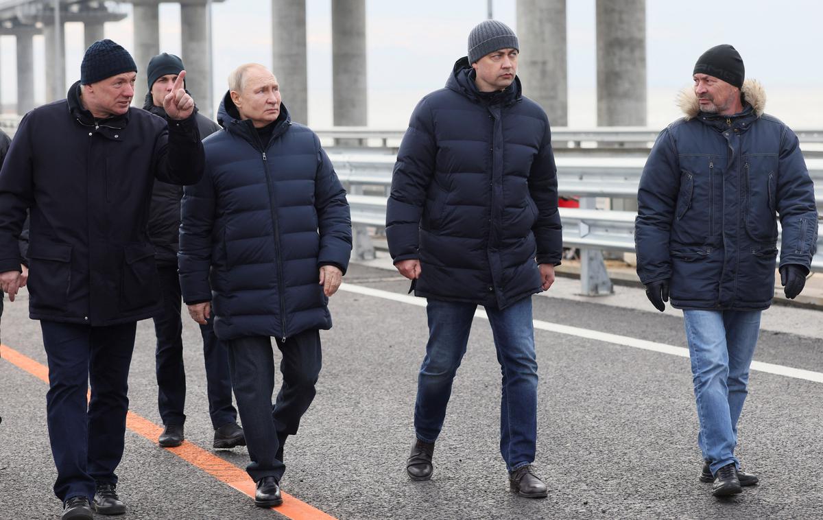 Vladimir Putin Krimski most | Če je verjeti anketam javnega mnenja, Putin ves čas t. i. posebne vojaške operacije doma ohranja priljubljenost. | Foto Reuters