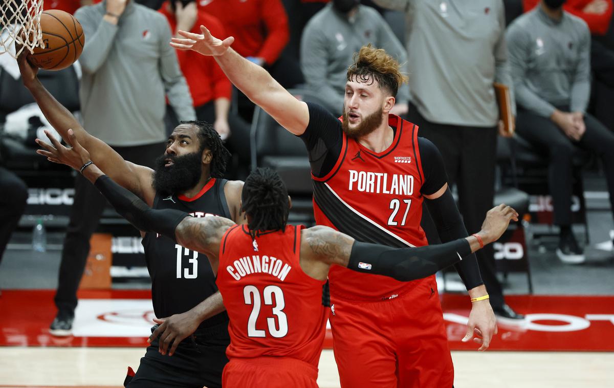 James Harden | Košarkarji Houstona so ponoči kljub izjemni predstavi Jamesa Hardna (44 točk in 17 asistenc) v podaljšku izgubili proti Portlandu (126:128). | Foto Reuters