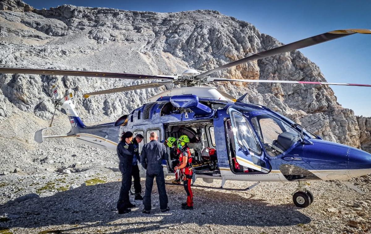 Dom Planika pod Triglavom, gore, reševanje | V gore hodite dobro opremljeni in pripravljeni, svetuje policija.  | Foto Letalska policijska enota