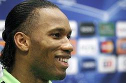 Drogba za hrbtom oponašal novinarko (video)