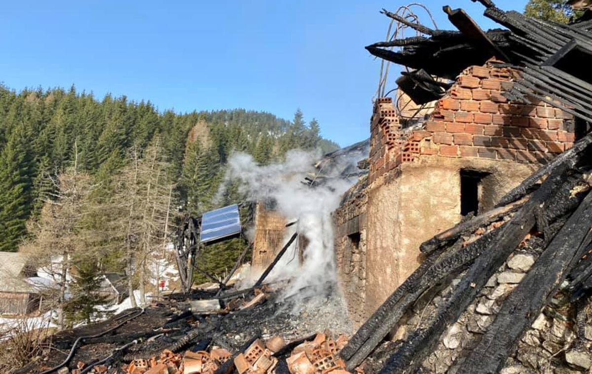 Mozirska koča | Požar je sinoči povsem uničil Mozirsko kočo na Golteh. | Foto Planinska zveza Slovenije