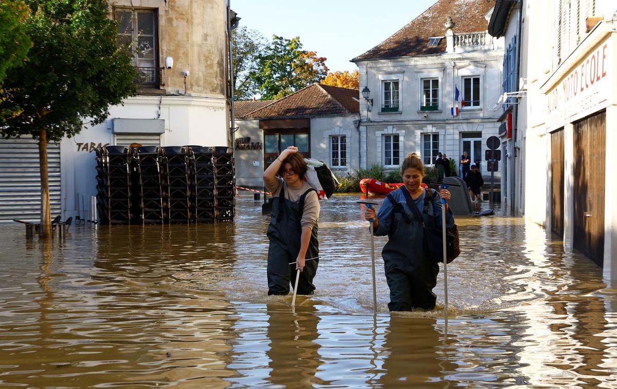 poplave v Franciji | Francijo so že v začetku meseca prizadele hude poplave. Posnetek je iz mesta Crecy-la-Chapelle v bližini Pariza. | Foto Reuters