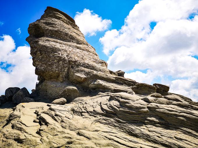 Naravna skalnata formacija Sphinx leži na nadmorski višini 2.216 metrov, na vrhu naravnega parka Bucegi v Romuniji. Megalit spominja na slavno sfingo iz egipčanske Gize. Visok je osem in širok 12 metrov. | Foto: Gregor Pavšič