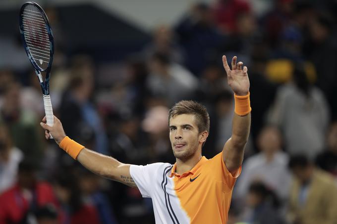 Borna Čorić je v polfinalu Šanghaja izločil branilca naslova Rogerja Federerja. | Foto: Getty Images