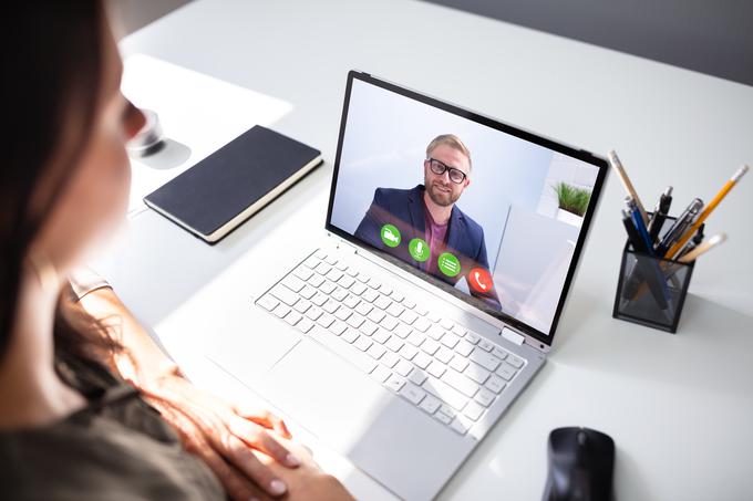 Če zavarovanje sklenete pri zastopniku, boste zavarovalno pogodbo in ostalo dokumentacijo podpisali digitalno.  | Foto: Getty Images