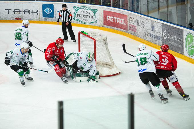 Glavni trener Olimpije Gregor Polončič je po bledi sobotni predstavi znova dejal, da se morajo pogledati v ogledalo. | Foto: Peter Podobnik/Sportida