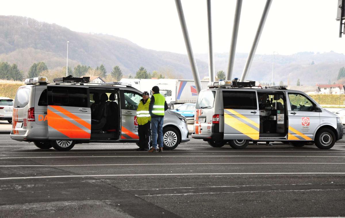 DARS | Dars več kot 90 odstotkov prihodkov dobi s strani vinjet in cestnine za tovornjake. | Foto STA