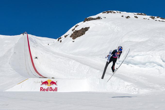 Rjoju Kobajaši na letalnici na Islandiji pri Akureyriju, pripravljeni prav za polete do 300 metrov. | Foto: Red Bull Content Pool