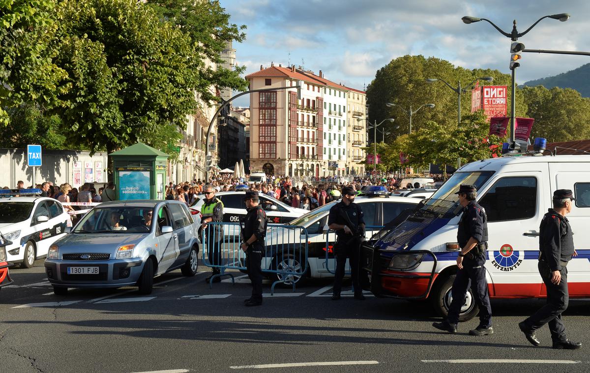 Španija, napad, Barcelona | V Barceloni so še vedno odprte rane po terorističnem napadu avgusta lani. 22-letni Maročan je s kombijem zapeljal na glavno ulico Rambla in ubil 14 ljudi, kakih sto je bilo ranjenih.  | Foto Reuters