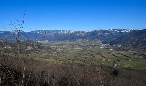 Zaradi močne burje namesto na Golake na Orehovski Triglav #video