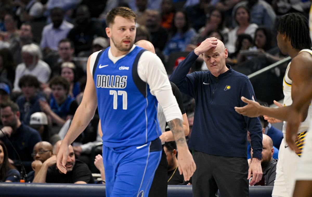 Luka Dončić | Luka Dončić je v kratkem času dvakrat izgubil z Indiano, ki jo vodi njegov nekdanji trener Rick Carlisle. Indiana je znova napolnila koš Dallasu. Na domačem parketu je dosegla 133, na gostovanju v Teksasu pa kar 137 točk. Dallasu do boljšega rezultata ni pomagal niti novi trojni dvojček slovenskega zvezdnika. | Foto Reuters