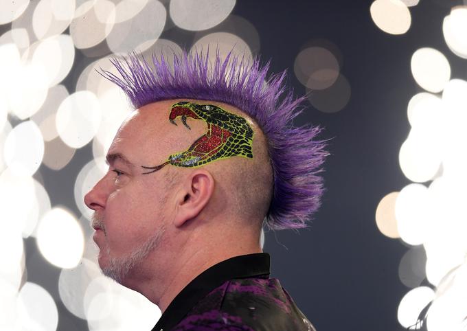 Svetovni prvak Peter Wright si je v vsakem krogu tekmovanja omislil drugačno pričesko. | Foto: Getty Images