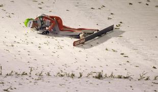 Lanišek po groznem padcu na operacijo prsta