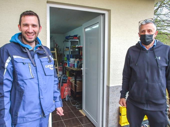 Lunosov monter Denis in Siolov nagrajenec pametnega rekuperatorskega prezračevalnika I-vent, Boris Zrinski.  | Foto: 