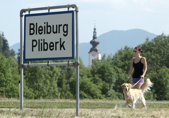 Dvojezični napis | Foto: Reuters