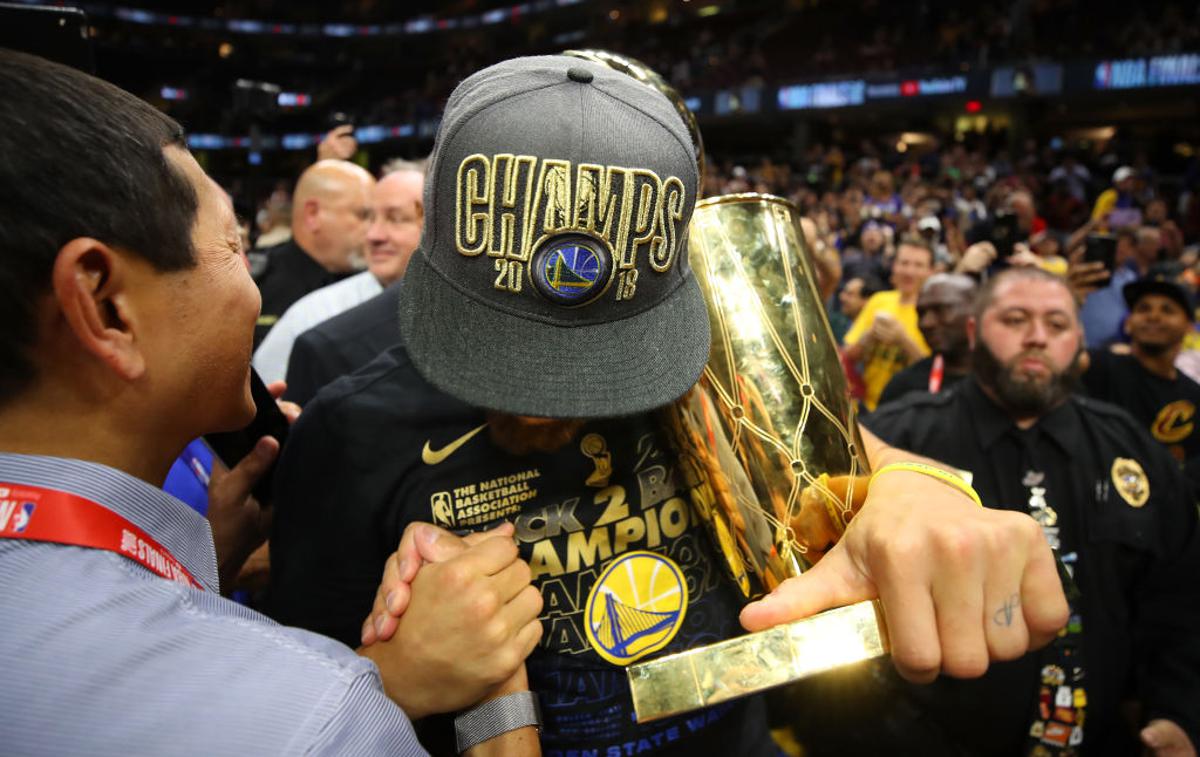 Golden State Warriors | Bodo košarkarji Golden State Warriors slavili tretjič zapored, četrtič v zadnjih petih letih, ali bodo člani Toronto Raptors prišli do prvega naslova? | Foto Guliver/Getty Images